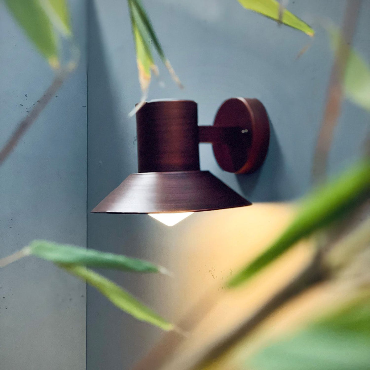 Venice utomhusvägglampa koppar tänd