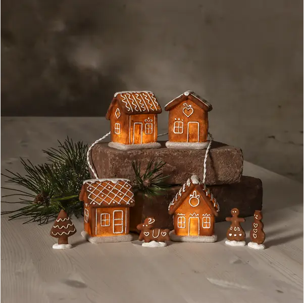 Dekorativt sceneri Gingerville Brun pepparkaka hus m.figurer