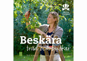 Beskära träd och buskar – Eva Robilds guide till rätt beskärning av fruktträd, bärbuskar, rosor, klätterväxter, häckar och prydnadsträd med sekatör, beskärningssåg och häcksax; foto Görgen Persson.