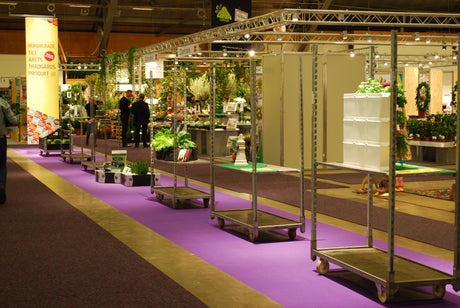 Elmia Garden Award – Årets Trädgårdsprodukt på Elmia Garden trädgårdsmässa; nominerade trädgårdsinnovationer bedömda av jury, hållbarhet och trender; vinnare Rootmaster, mikrofiberkruka, Vattenslang Deluxe, Weibulls Torvfri Såjord.