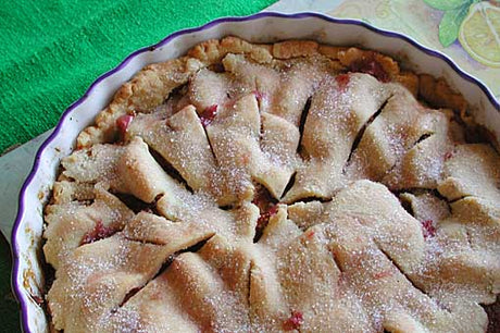 Amerikansk äppelkaka – mustig och kryddig äppelpaj med frasigt, gyllene pajskal, syrliga äpplen och klassiska smaker av kanel, muskot och nejlikor